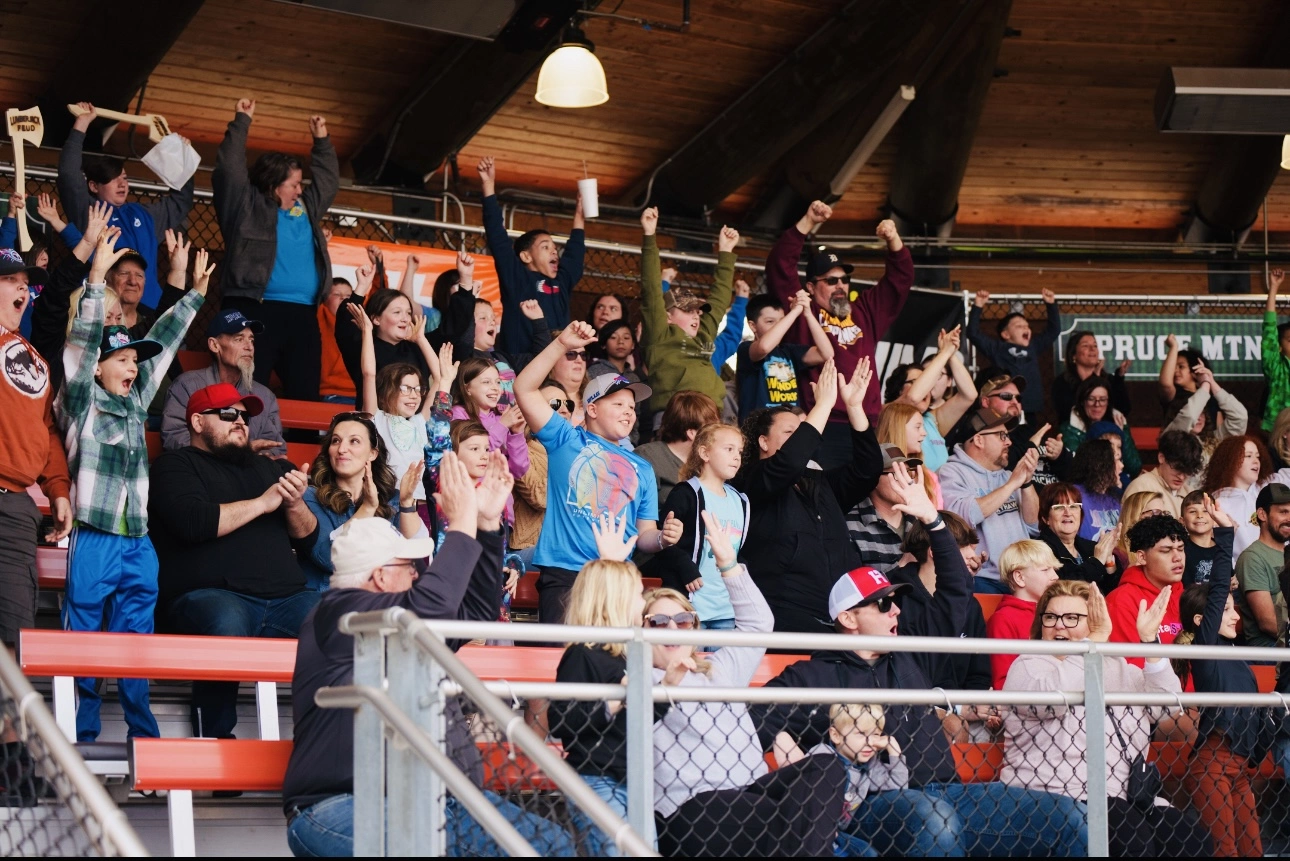 audience at lumberjack feud in pigeon forge