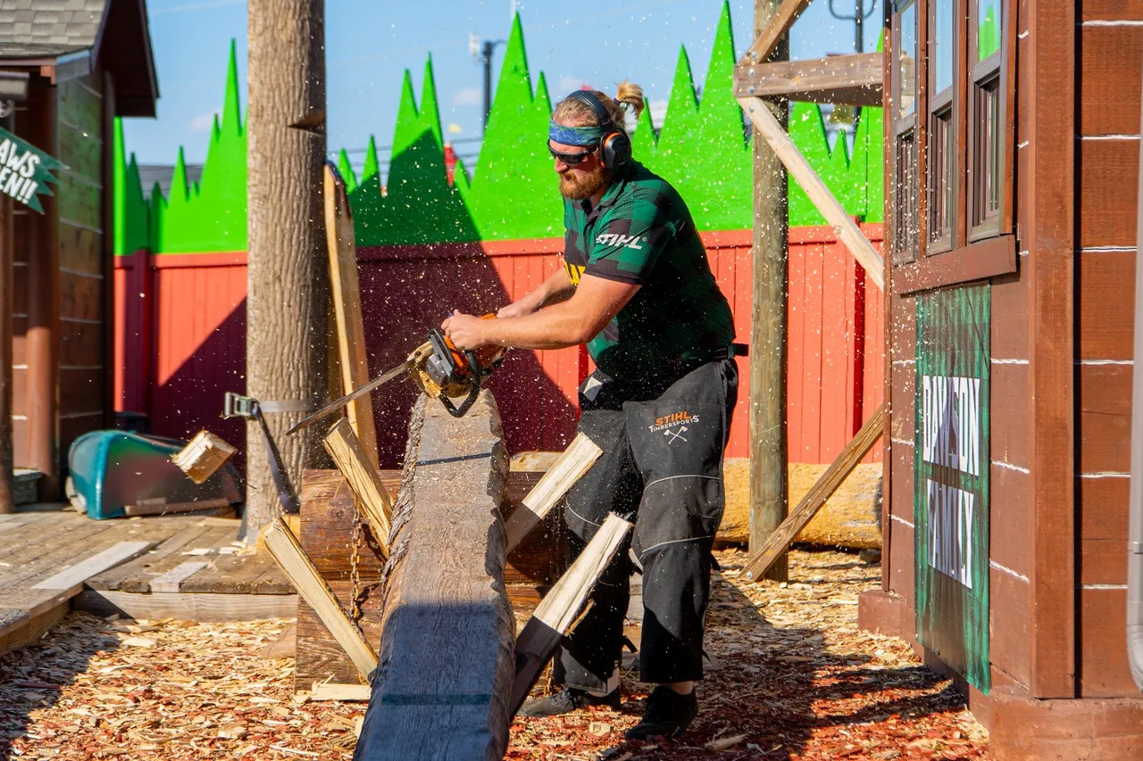 outdoor lumberjack show