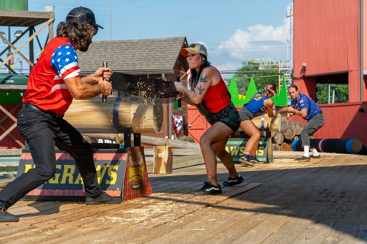lumberjack show in pigeon forge